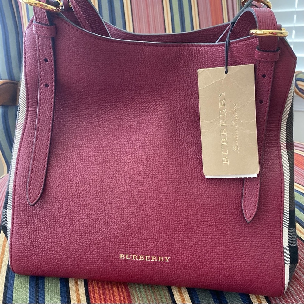 Im selling this purse because i want another style